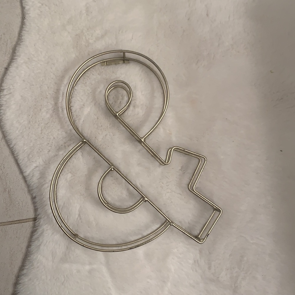 “&” Decor - Picture 2 of 2